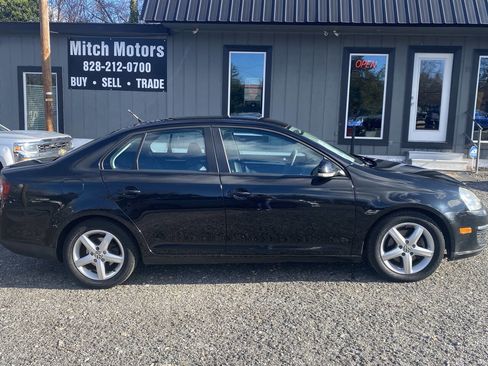 Used 2010 Volkswagen Jetta Limited Edition image 1