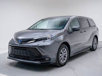 Used 2025 Toyota Sienna XLE