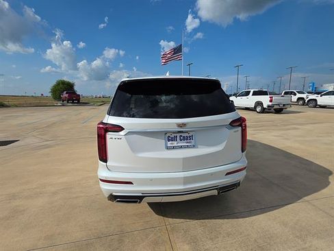 Used 2025 Cadillac XT6 Premium Luxury FWD image 9