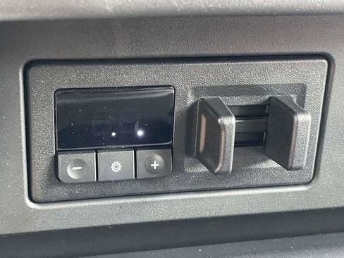 Used 2024 Nissan Titan SV w/ SV Convenience Package AWD/4WD image 29