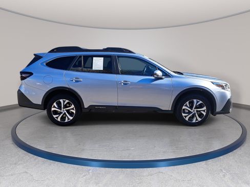 Used 2022 Subaru Outback Limited XT image 4