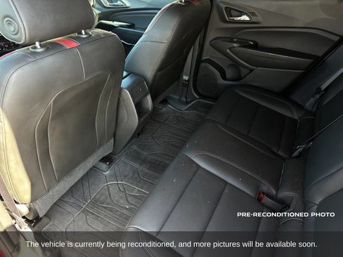 Used 2025 Chevrolet Trax RS w/ Sunroof Package FWD image 12