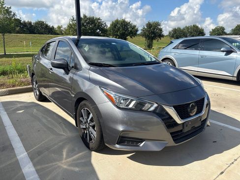 Used 2020 Nissan Versa SV w/ Trunk Package FWD image 3