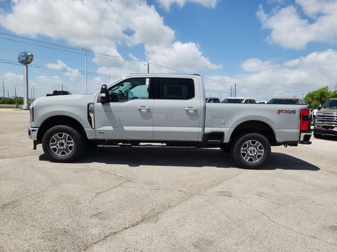 New 2026 Ford F350 Platinum w/ Tremor Off-Road Package AWD/4WD image 3