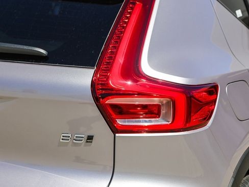 Certified 2026 Volvo XC40 B5 Core w/ Climate Package AWD/4WD image 9
