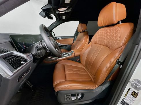 Certified 2025 BMW X7 xDrive40i w/ Executive Package image 21
