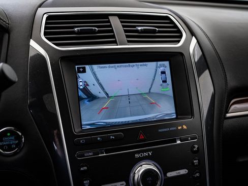 Used 2017 Ford Explorer Platinum image 37