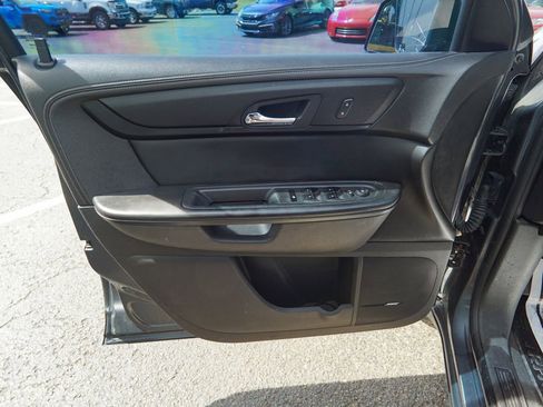 Used 2014 Chevrolet Traverse LT FWD image 16