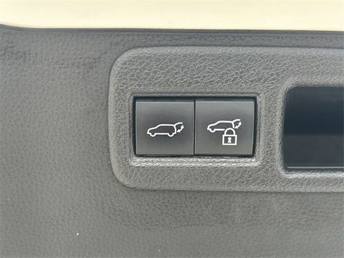 Used 2021 Toyota Venza XLE w/ Softex Package image 12