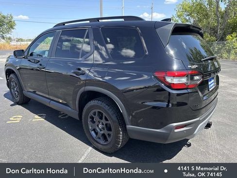 Used 2025 Honda Pilot TrailSport image 9
