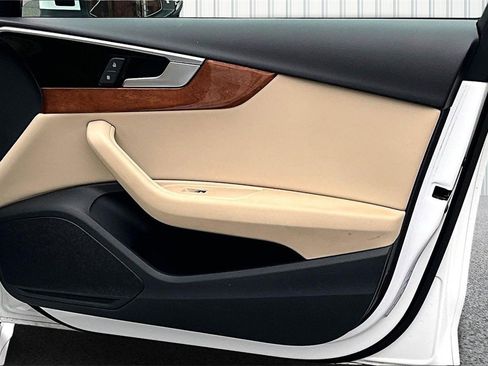 Used 2022 Audi A4 2.0T Premium w/ Convenience Package image 28