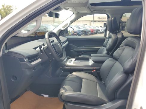 New 2027 Lincoln Navigator Reserve AWD/4WD image 12