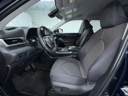 Used 2023 Toyota Highlander LE FWD image 12
