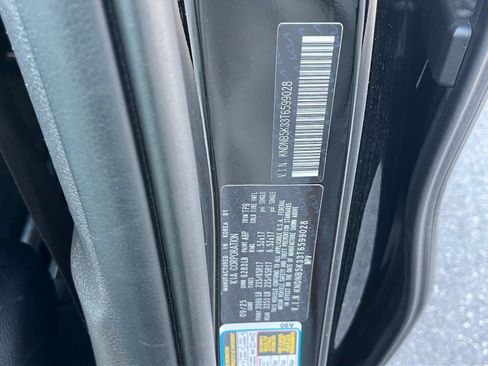 Used 2026 Kia Carnival FWD image 31