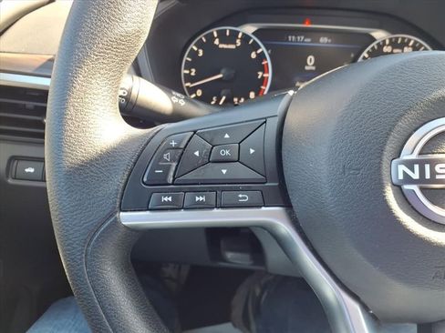 Used 2024 Nissan Altima 2.5 SV image 15