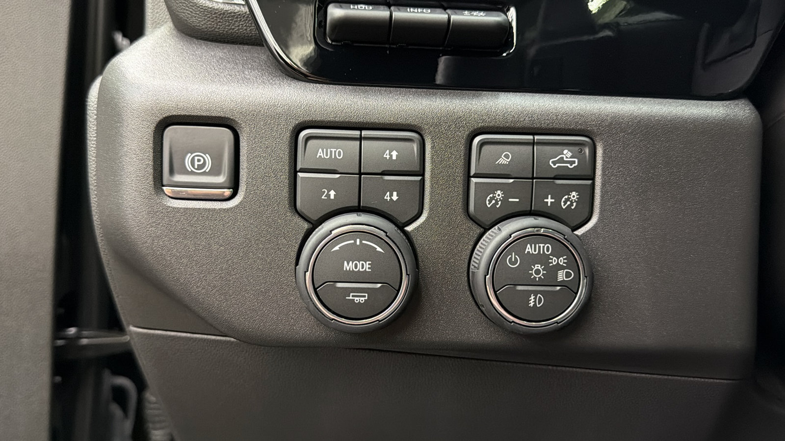 Used 2026 Chevrolet Silverado 1500 ZR2 w/ Dark Appearance Package AWD/4WD image 31