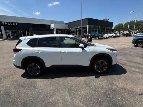 Used 2025 Nissan Rogue SV AWD/4WD image 7