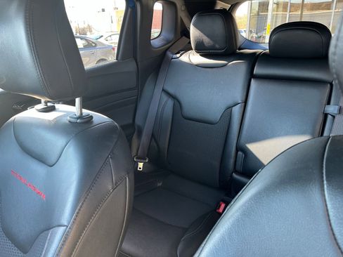 Used 2025 Jeep Compass Trailhawk image 38