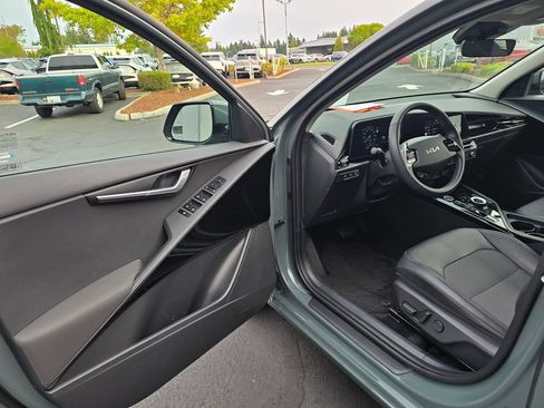 Certified 2023 Kia Niro Wind w/ Wind Preserve Package FWD image 7