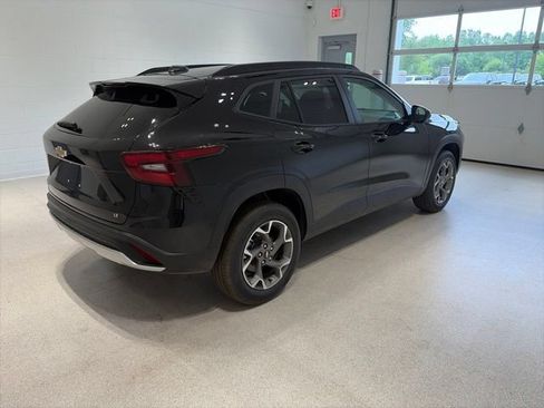 New 2026 Chevrolet Trax LT w/ Driver Confidence Package FWD image 6