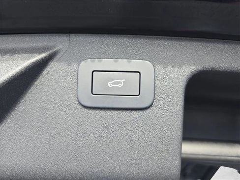 Used 2024 Land Rover Discovery Sport Dynamic SE image 13