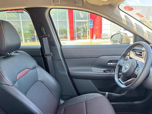 Certified 2025 Nissan Kicks SR FWD image 9