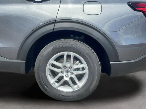 Used 2025 Ford Explorer Active image 25