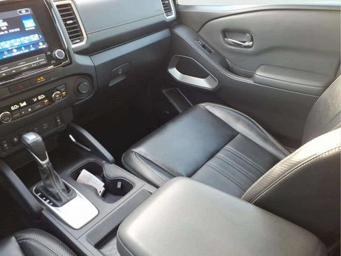 Used 2022 Nissan Frontier SV w/ SV Premium Package RWD image 11
