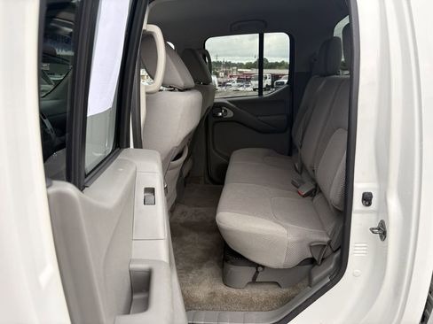 Used 2010 Nissan Frontier SE RWD image 15