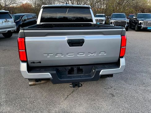 Certified 2024 Toyota Tacoma TRD Off-Road AWD/4WD image 7