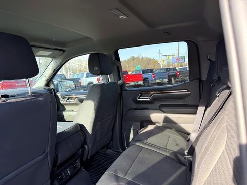 Certified 2022 GMC Sierra 1500 SLE image 6