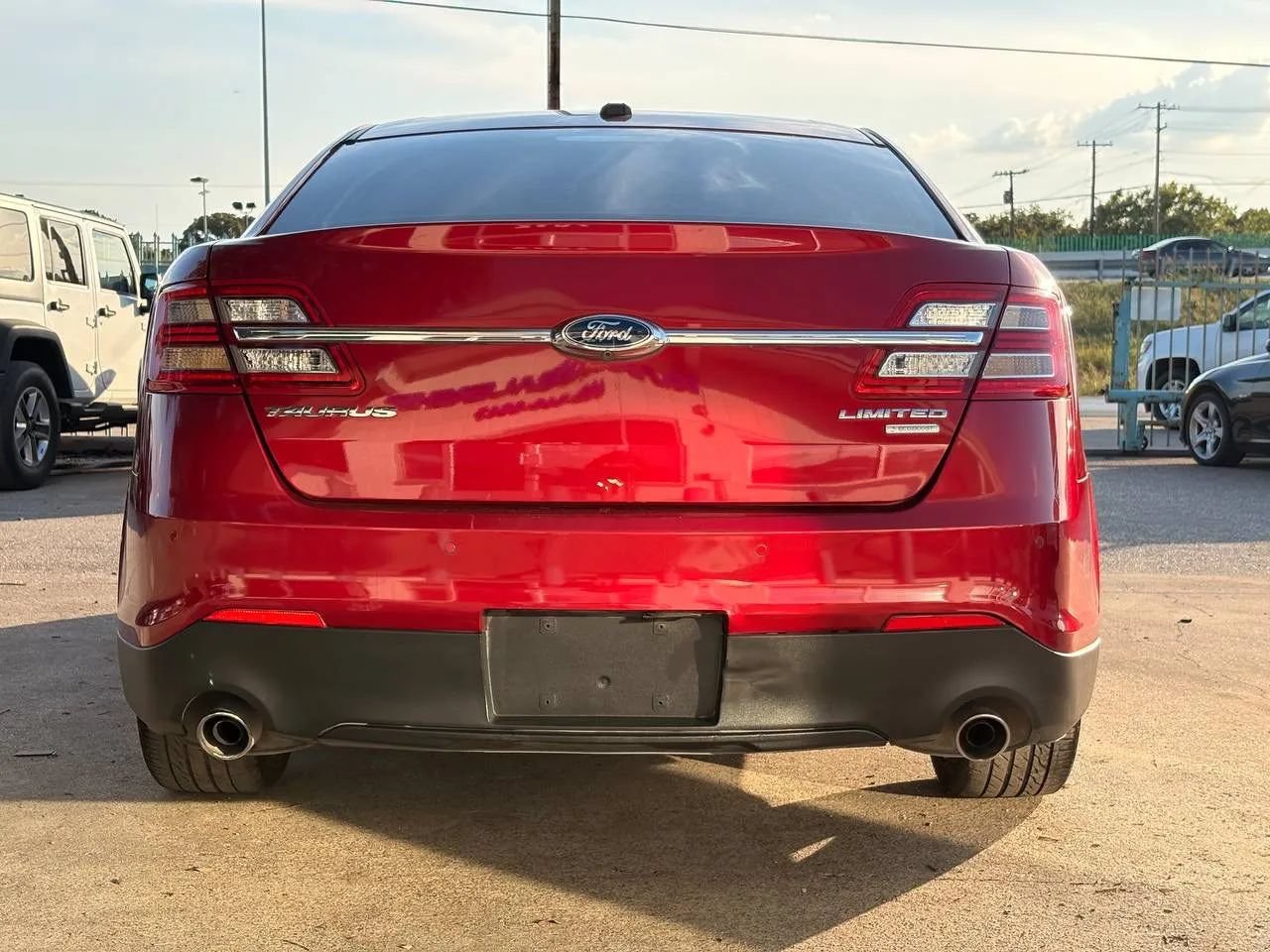 Used 2013 Ford Taurus Limited FWD image 4