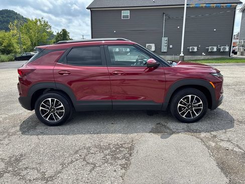 Used 2025 Chevrolet TrailBlazer LT AWD/4WD image 6
