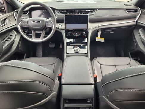 New 2025 Jeep Grand Cherokee Limited w/ Luxury Tech Group II RWD image 13