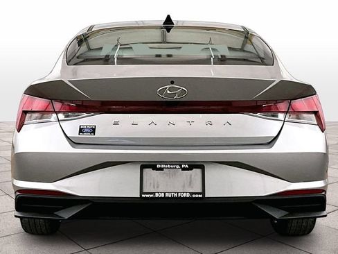 Used 2023 Hyundai Elantra SEL w/ Convenience Package FWD image 4