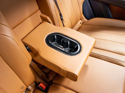 Used 2021 Bentley Bentayga w/ First Edition Specification AWD/4WD image 39