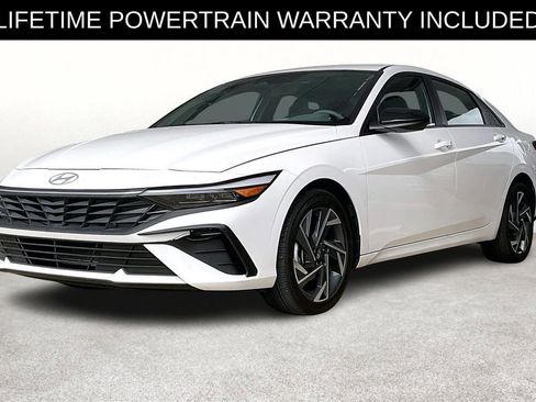 Used 2025 Hyundai Elantra Sport image 11