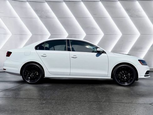 Used 2017 Volkswagen Jetta S w/ Jetta S Cold Weather Package FWD image 4