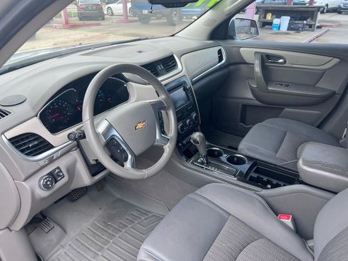 Used 2015 Chevrolet Traverse LT FWD image 3