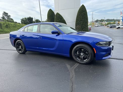 Used 2022 Dodge Charger SXT RWD image 1