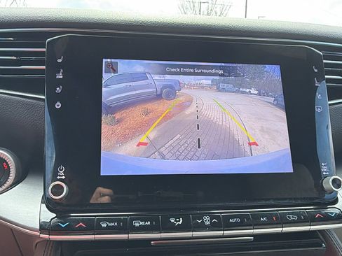 Used 2025 Jeep Wagoneer 4WD w/ Premium Group I image 35