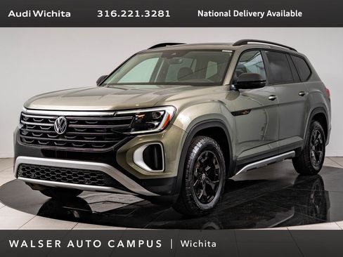 Used 2025 Volkswagen Atlas Peak Edition SE AWD/4WD image 1