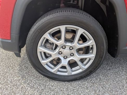 Used 2024 Jeep Compass Latitude image 18