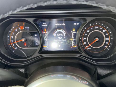 Used 2025 Jeep Wrangler Sahara image 17