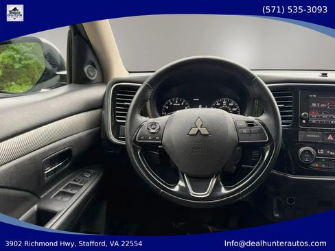 Used 2018 Mitsubishi Outlander SE AWD/4WD image 29