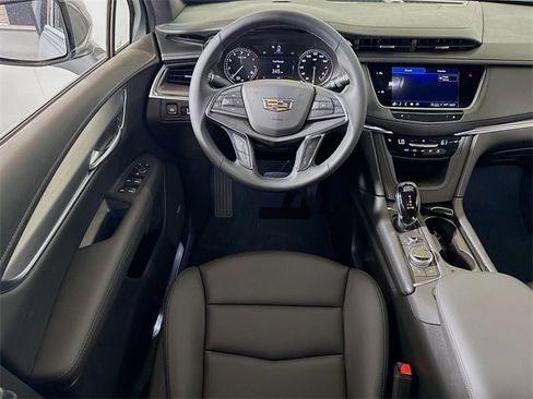 New 2025 Cadillac XT5 Luxury image 15