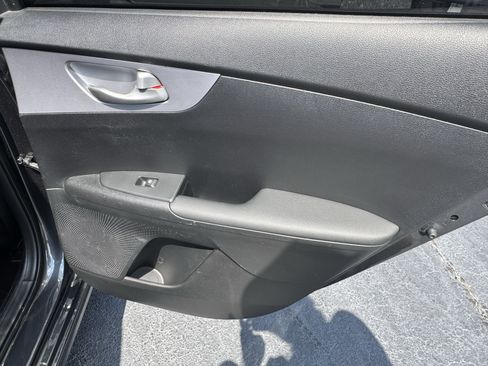 Used 2024 Kia Forte LXS w/ LXS Technology Package FWD image 17