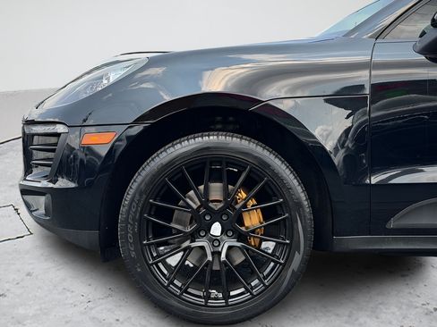 Used 2018 Porsche Macan AWD/4WD image 34