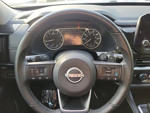 Used 2024 Nissan Pathfinder SV FWD image 14