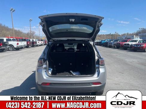 New 2023 Jeep Compass Latitude w/ Sun and Sound Group image 14